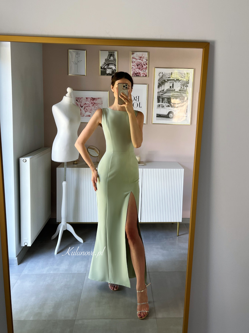 Prima  - minimalistyczna sukienka z dekoltem halter w kolorze szałwiowym - Kulunove zdjęcie 1