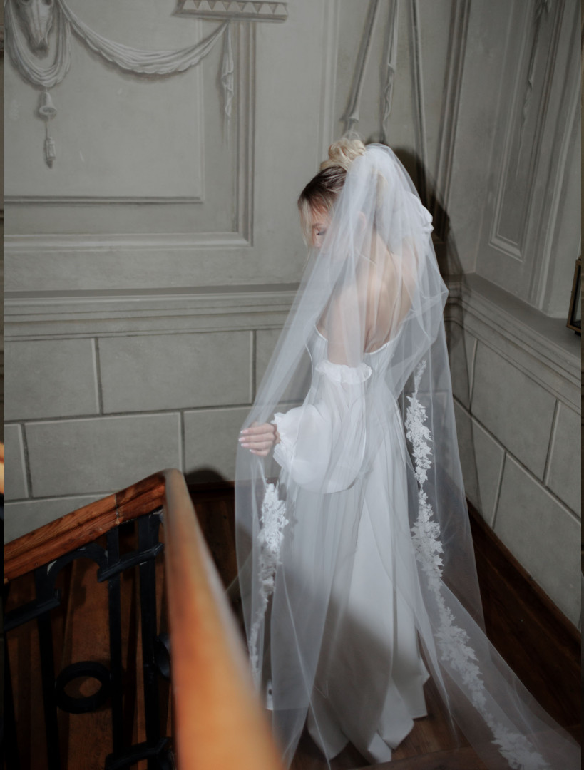 Cathedral wedding veil decorated with lace - Kulunove image 4