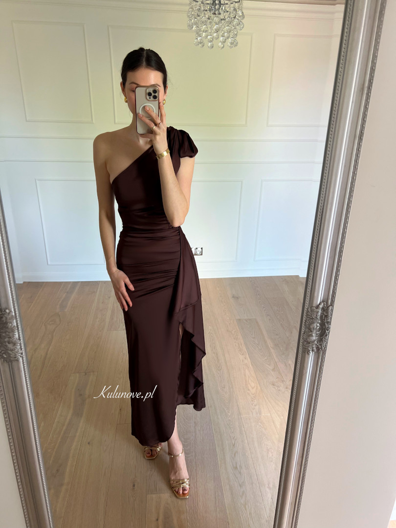 Chicago chocolate satin one-shoulder dress with tie and ruffle - Kulunove image 4