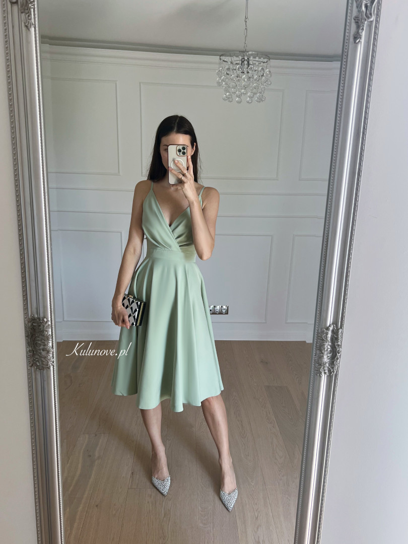 Elisabeth midi szałwiowa - sukienka średniej długości na cienkich ramiączkach z rozkloszowaną spódnicą - Kulunove zdjęcie 2
