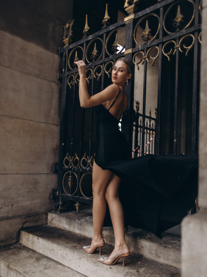 Milano czarna - długa wieczorowa sukienka z trenem na studniówkę - Kulunove zdjęcie 3