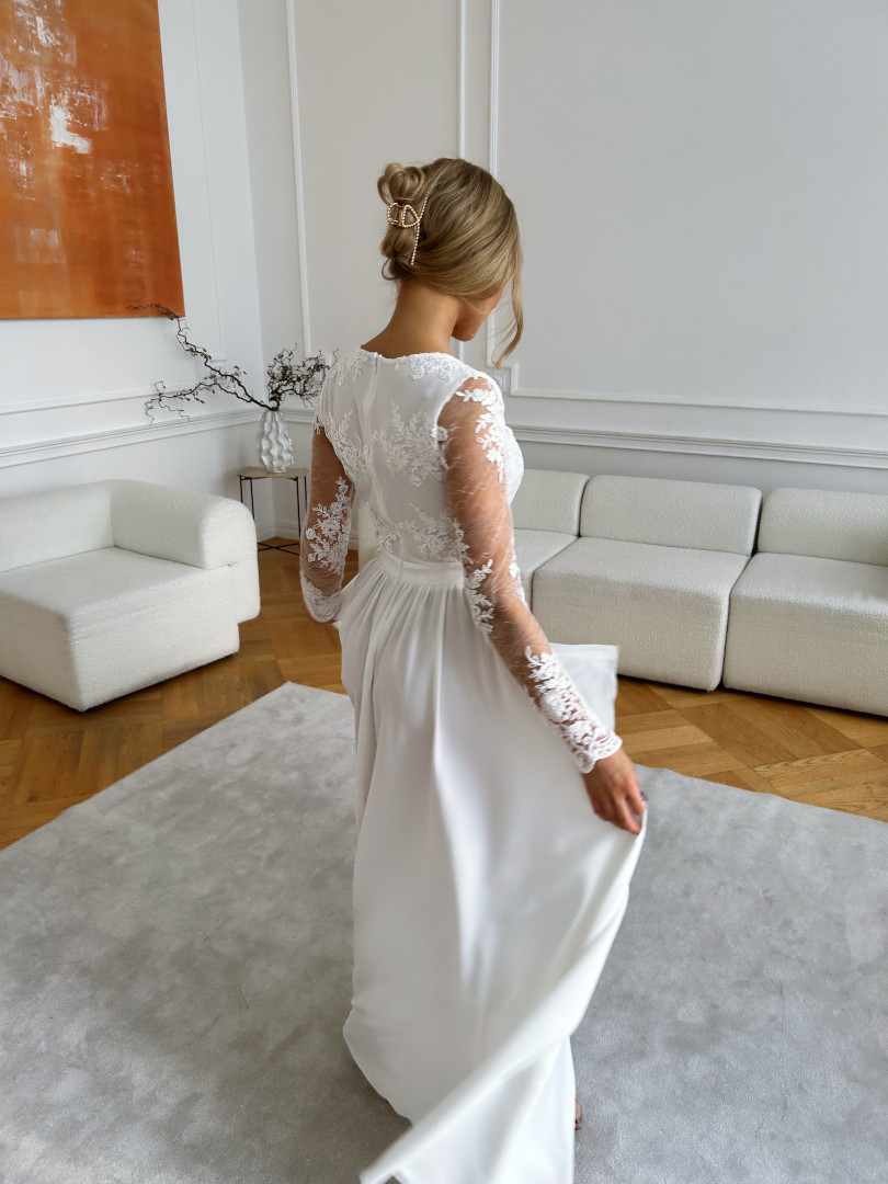 Marietta - biała suknia ślubna z koronkowymi rękawami - Kulunove zdjęcie 4