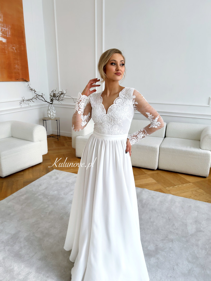 Marietta - white wedding dress with lace sleeves - Kulunove image 3