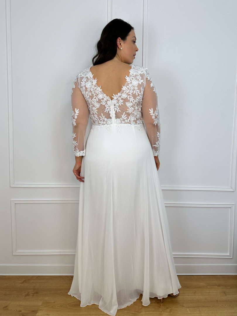 Kelly- long sleeve muslin wedding dress with holographic top with V neckline - Kulunove image 2