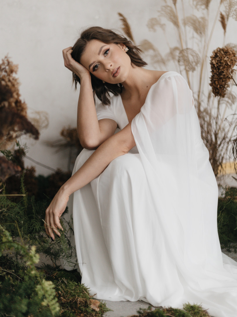 Swan - chiffon wedding dress with covered shoulders - Kulunove image 4