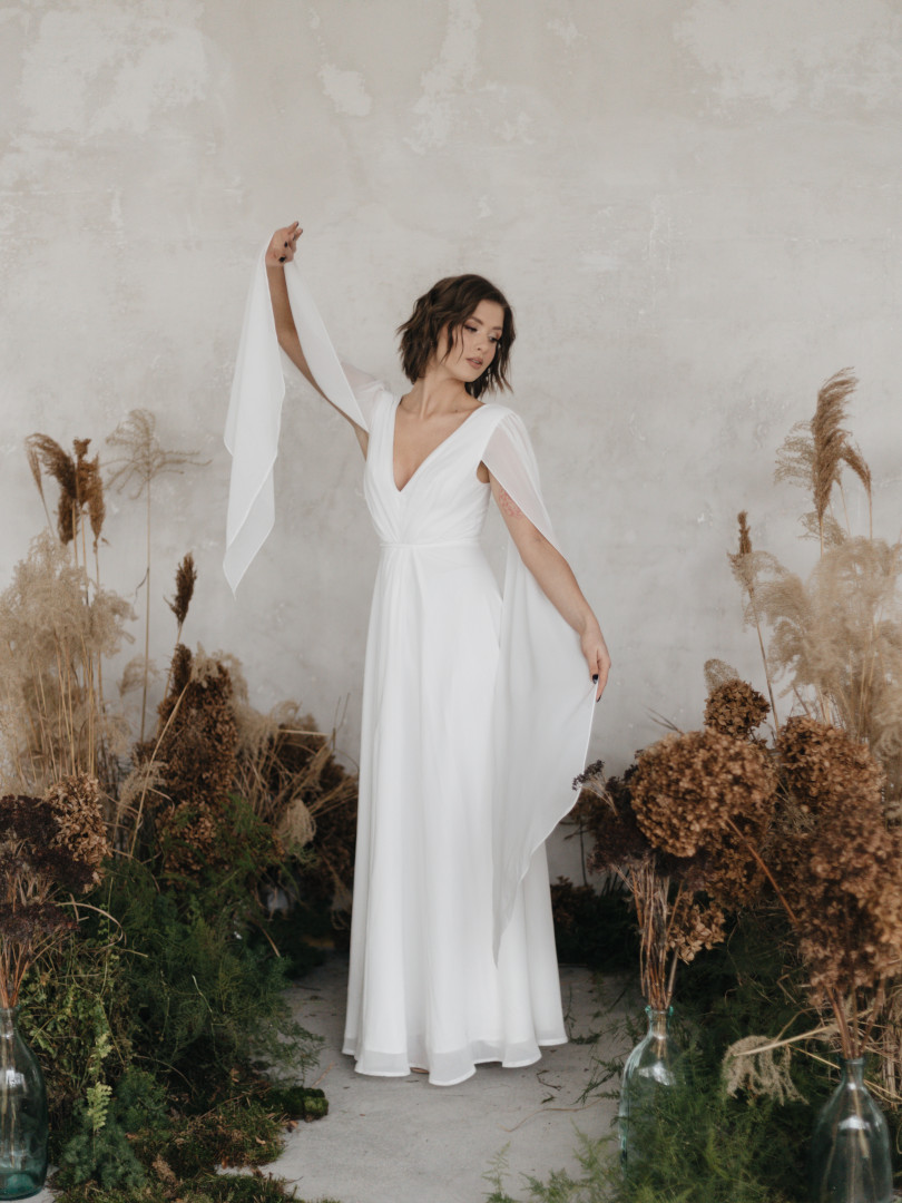 Swan - chiffon wedding dress with covered shoulders - Kulunove image 3