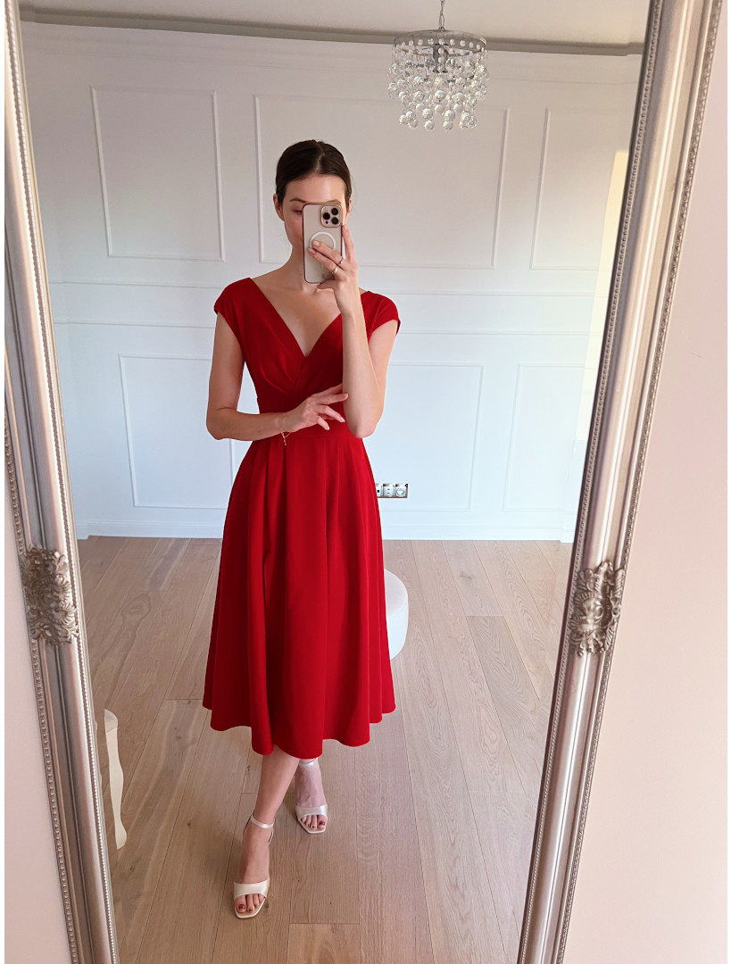 Jolie - red midi dress that subtly covers the shoulders - Kulunove image 2