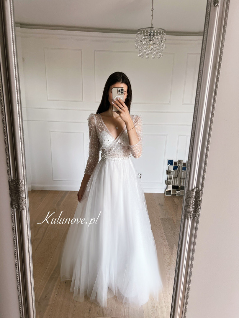 Catherine - glittering wedding dress with glamour sleeves - Kulunove image 1