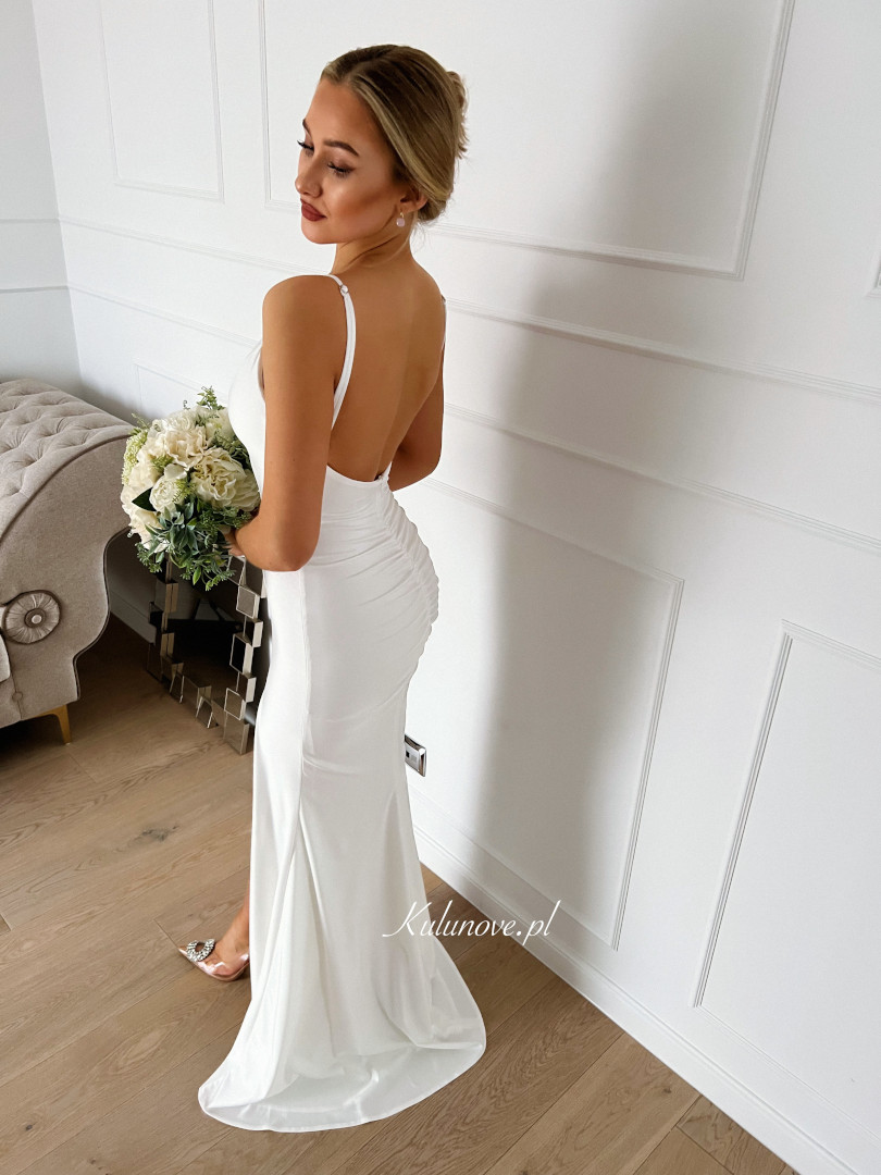 Milano - fitted wedding dress with train and open back in cream color - Kulunove image 2
