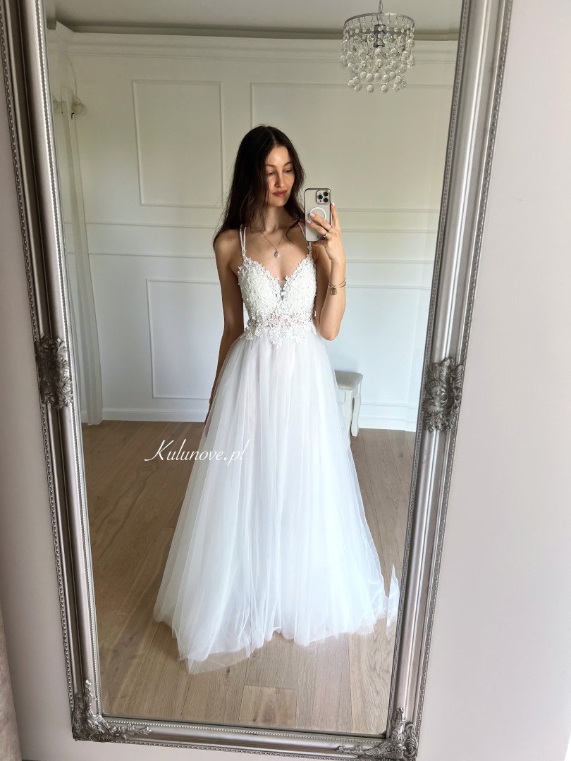 Lena - tulle princess wedding dress with tied lace bodice - Kulunove image 1