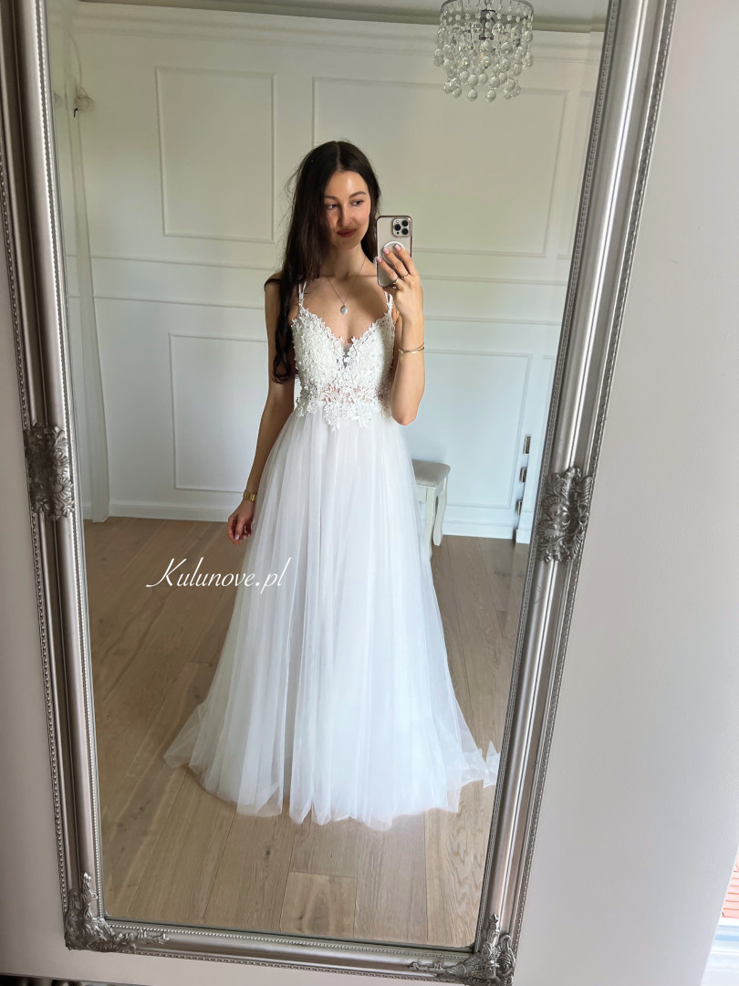 Lena - tulle princess wedding dress with tied lace bodice - Kulunove image 2