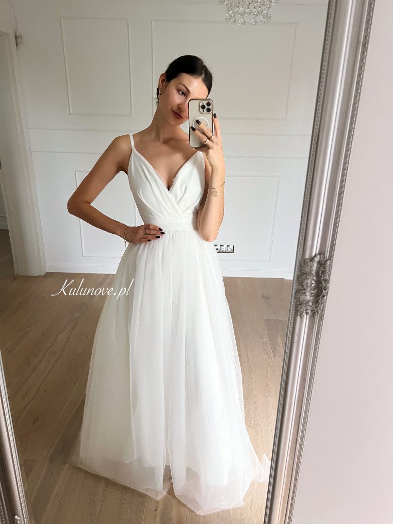 Ana - suknia ślubna maxi z tiulu pokryta brokatem w stylu księżniczki - Kulunove zdjęcie 4