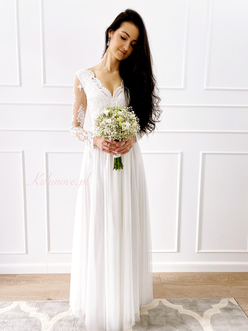 Ann - white wedding dress with lace sleeves - Kulunove image 1