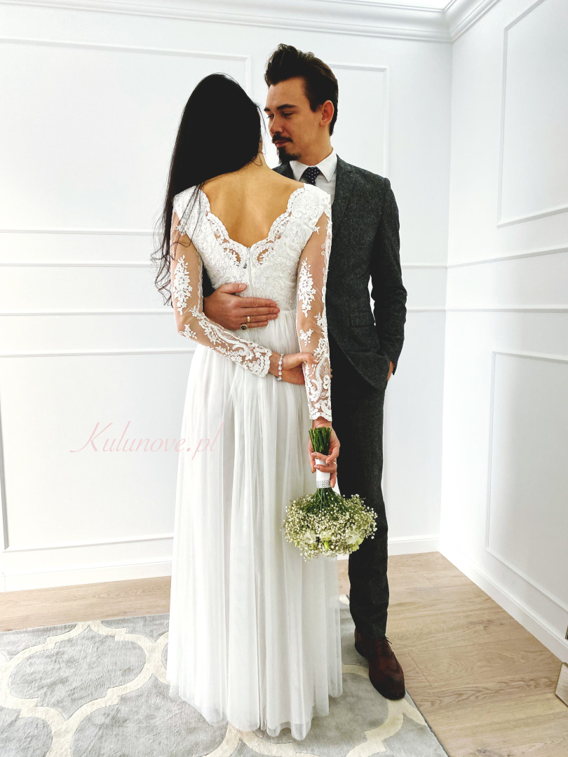 Ann - white wedding dress with lace sleeves - Kulunove image 4