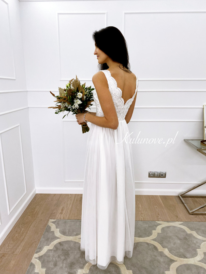 Sarah - white wedding dress with tulle layered bottom - Kulunove image 4