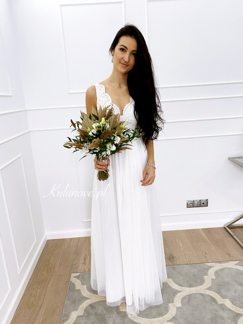 Sarah - white wedding dress with tulle layered bottom - Kulunove image 1
