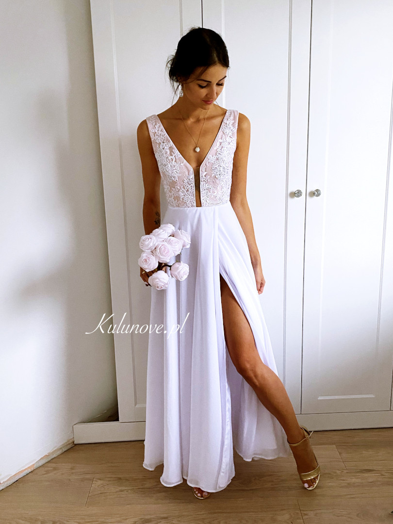 Ismena - biała suknia ślubna z rozporkiem na zakładkę - Kulunove zdjęcie 3