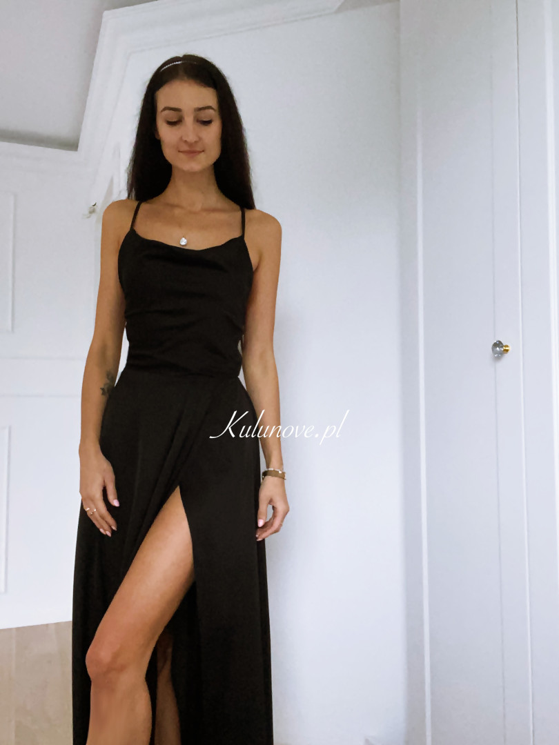 Ava - satynowa wieczorowa suknia w kolorze czarnym - Kulunove zdjęcie 1