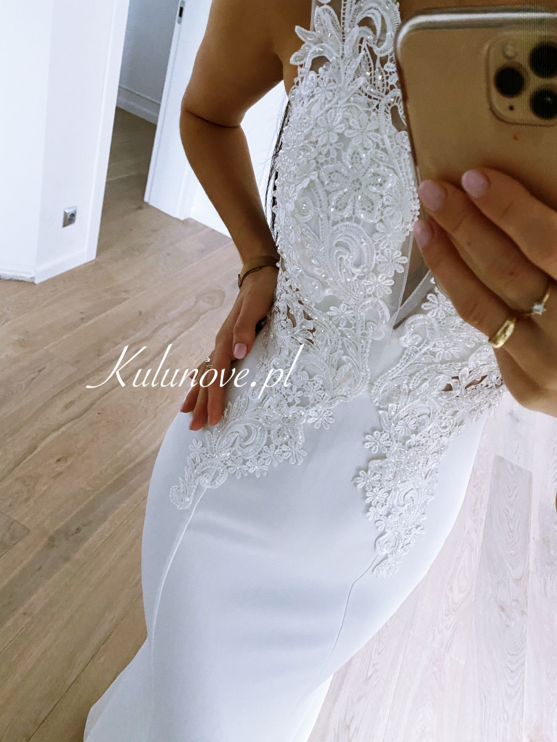 Charlotte - fitted embellished wedding dress in the shape of a fishnet - Kulunove image 3