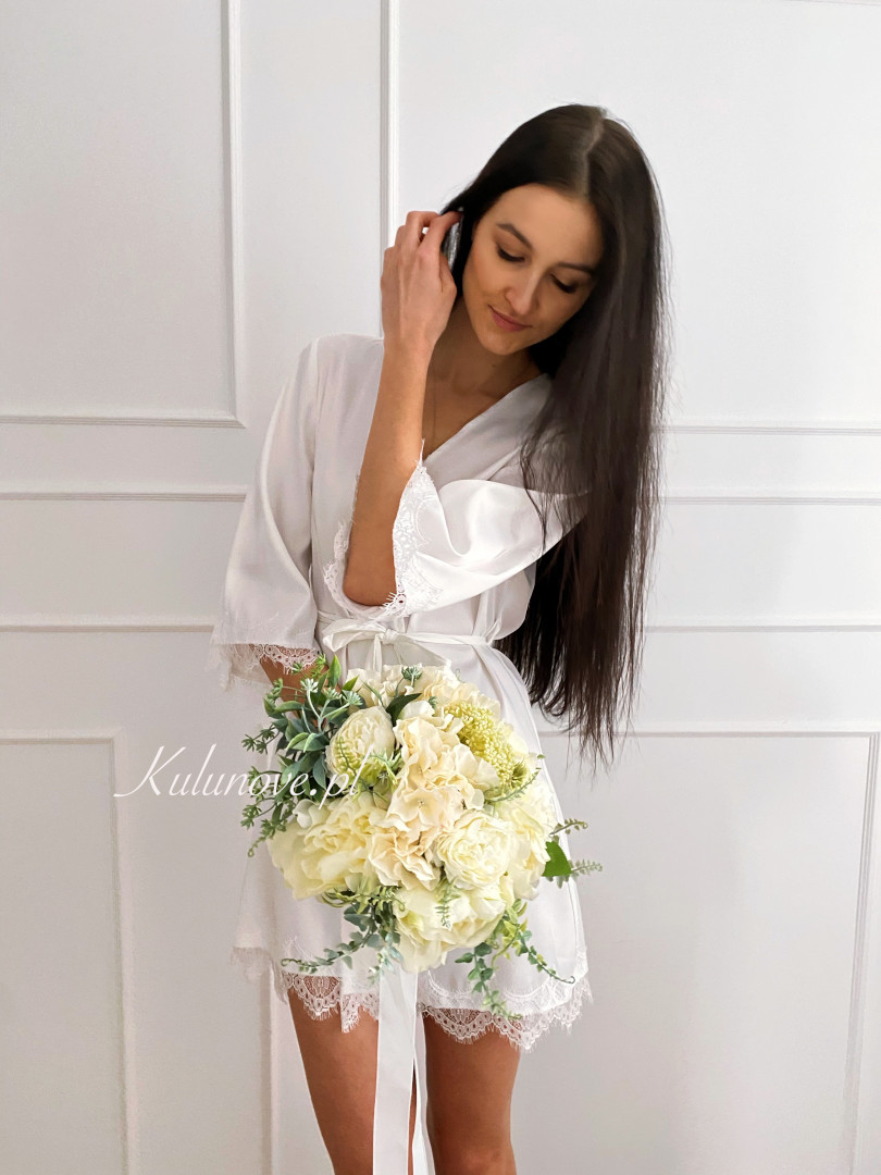 White satin bridal robe with lace trim - Kulunove image 3