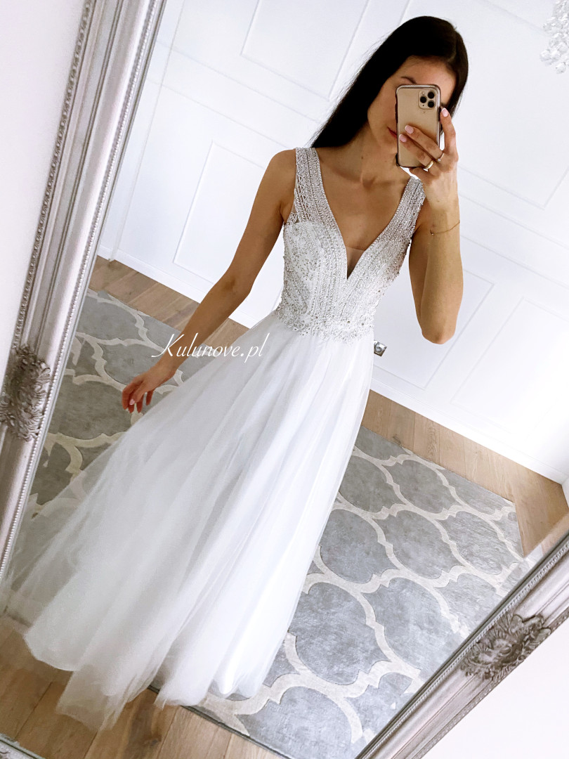 Princess - embroidered wedding dress with a princess cut tulle bottom - Kulunove image 3