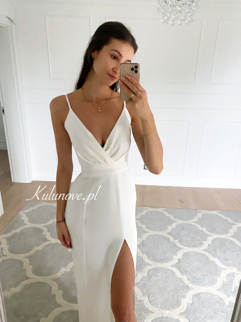 Andrea - elegant simple gown in ecru color - Kulunove image 3