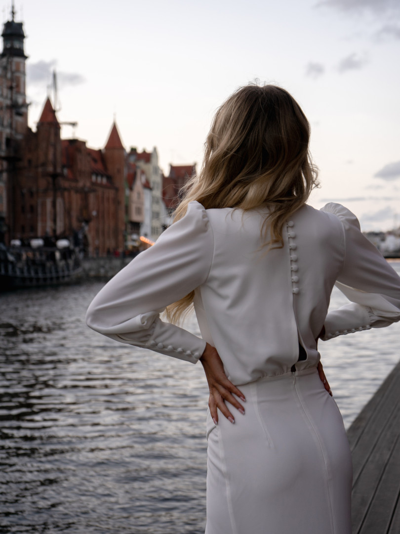 Florence - simple elegant overlap dress in ecru color - Kulunove image 3