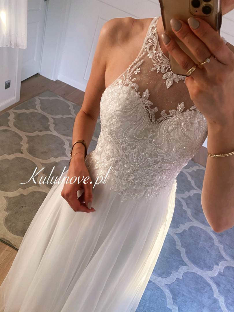 Adelaine - tulle wedding dress with brocade and lace bodice - Kulunove image 2