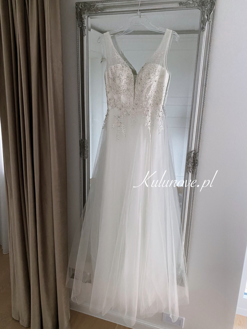 Nadine - wedding dress with tulle bottom and embellished bodice - Kulunove image 2