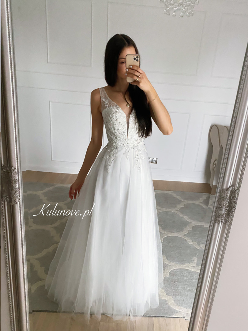 Nadine - wedding dress with tulle bottom and embellished bodice - Kulunove image 1