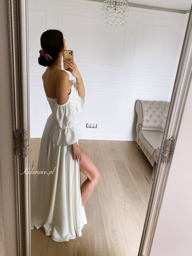 Seniorita - cream-colored gown with falling sleeves - Kulunove image 3