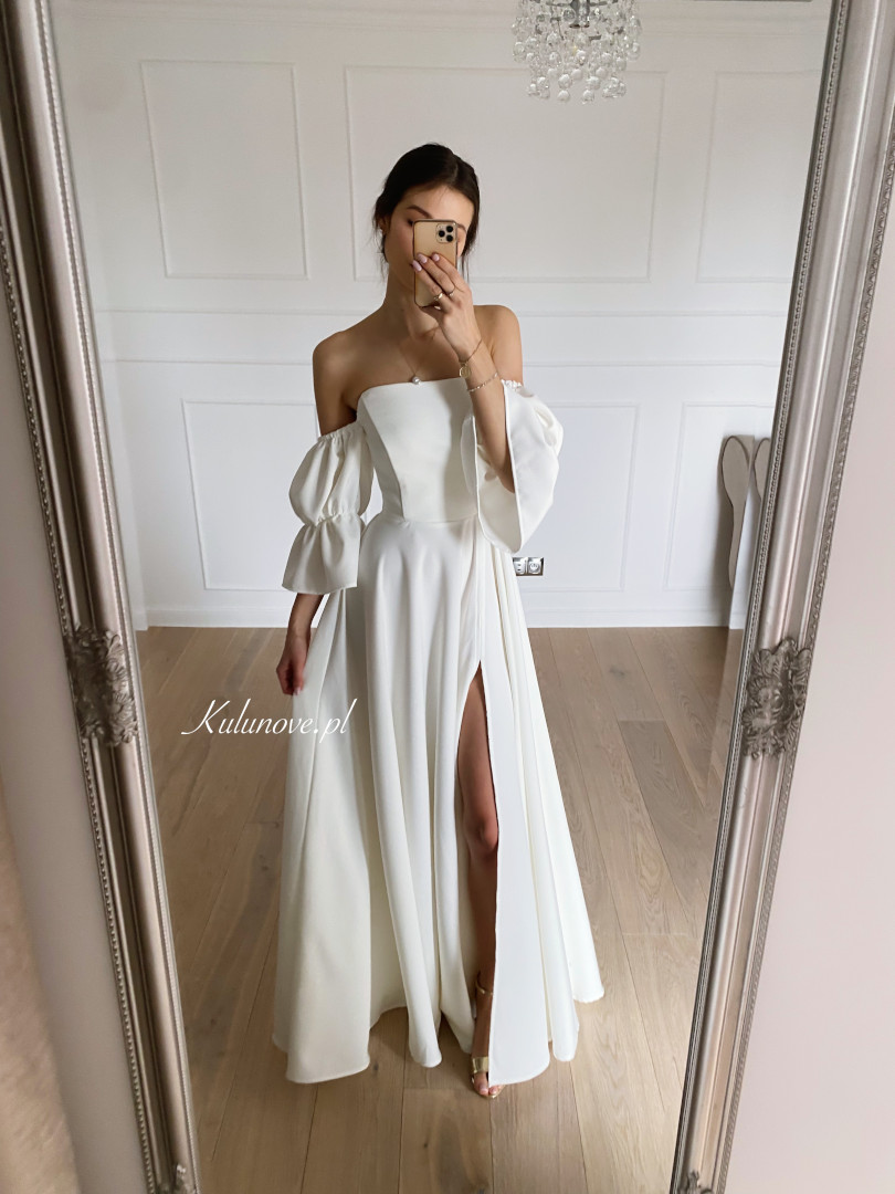 Seniorita - cream-colored gown with falling sleeves - Kulunove image 1