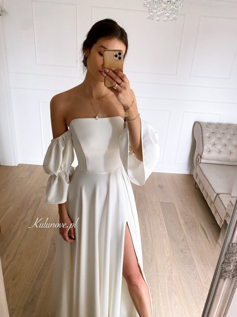 Seniorita - cream-colored gown with falling sleeves - Kulunove image 2