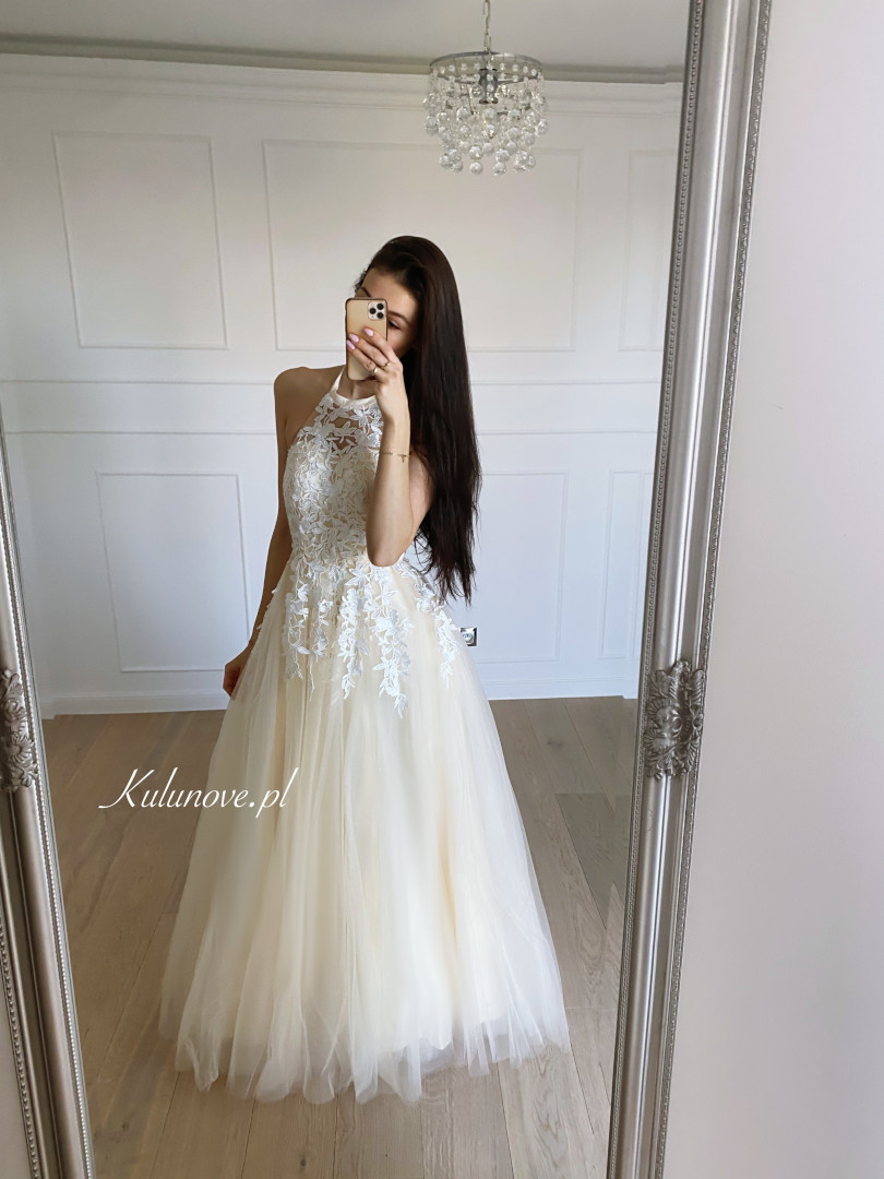 Sisi - cream colored wedding dress decorated with white lace - Kulunove image 3