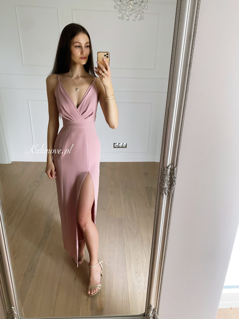 Andrea - a simple, elegant dress with a fitted cut in a dirty pink color - Kulunove image 2