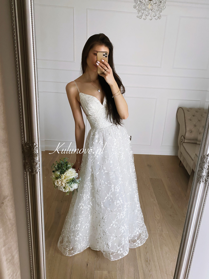 Matilde - cream-colored tulle wedding dress fully decorated with delicate lace - Kulunove image 2
