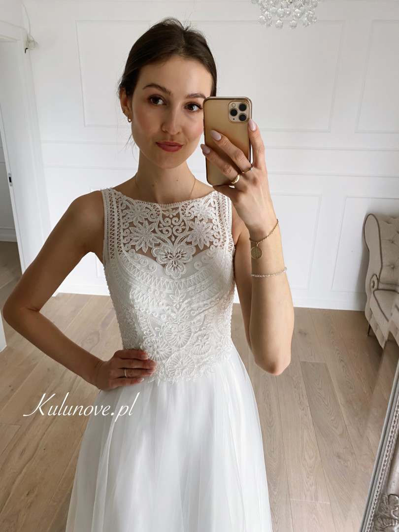 Carmen - tulle wedding dress with built-in embossed lace top - Kulunove image 2