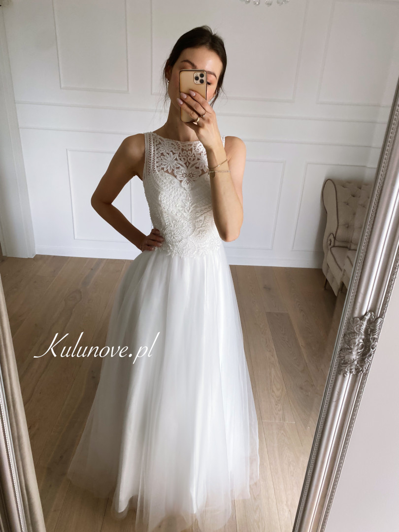 Carmen - tulle wedding dress with built-in embossed lace top - Kulunove image 1