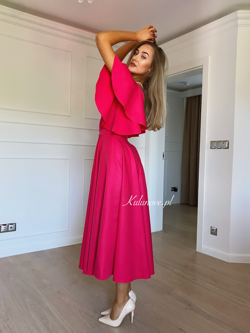 Isabella - elegant midi dress in fuchsia color with flared sleeves - Kulunove image 3