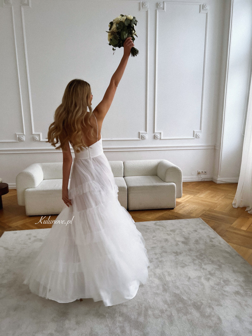 Stella- ecru tulle wedding dress with pleated bodice and ruffles - Kulunove image 3