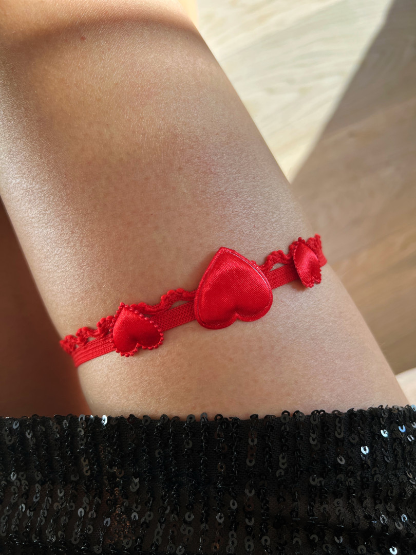 Stud garter with hearts in red #6 - Kulunove image 1