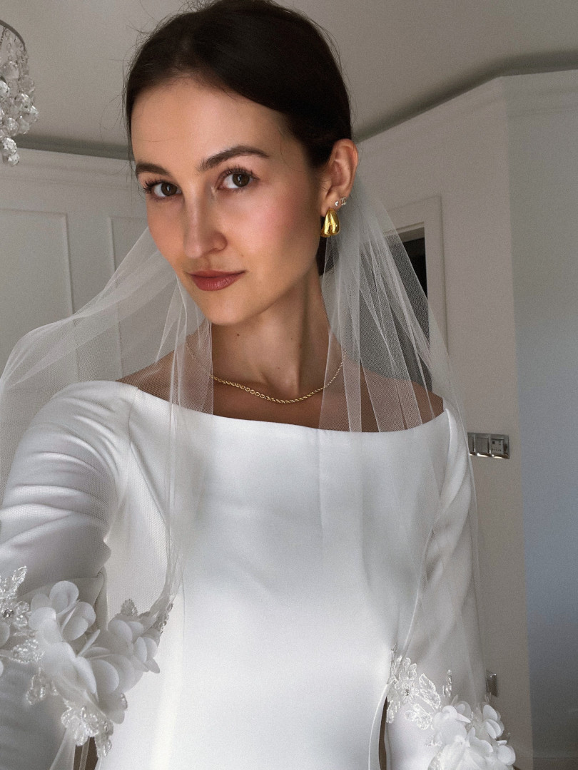 Short wedding veil with richly decorated bottom - Kulunove image 4