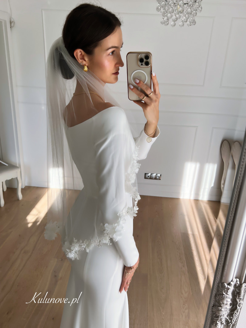 Short wedding veil with richly decorated bottom - Kulunove image 2