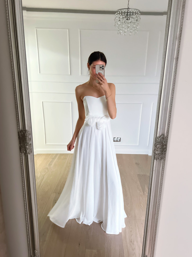 Vivienne - simple chiffon wedding dress with covered shoulders - Kulunove image 3