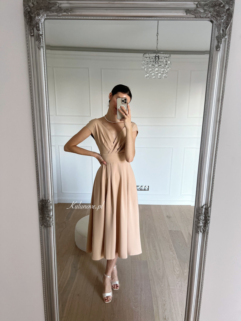 Jolie - beige mid-length dress that gently covers the shoulders - Kulunove image 4