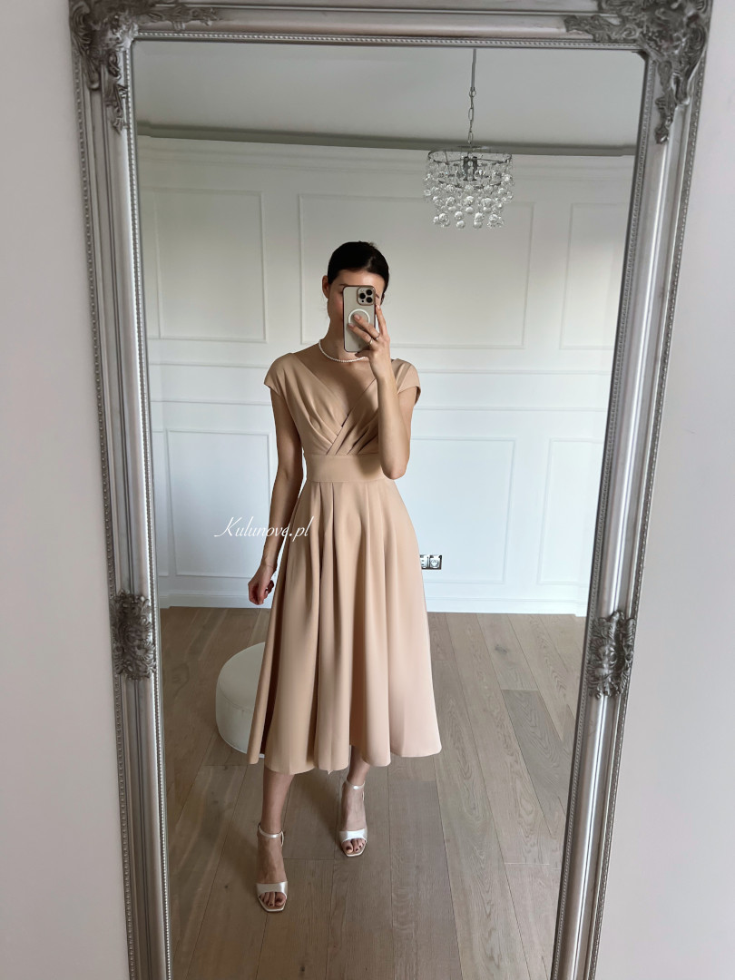 Jolie - beige mid-length dress that gently covers the shoulders - Kulunove image 3