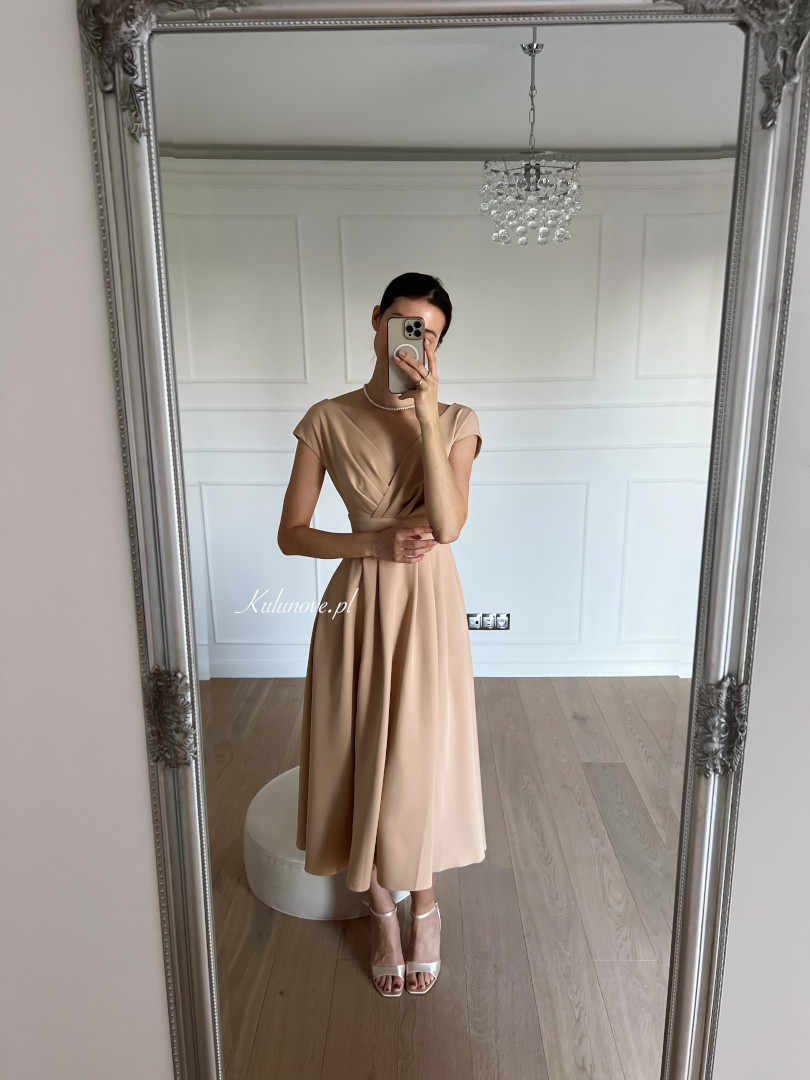 Jolie - beige mid-length dress that gently covers the shoulders - Kulunove image 2