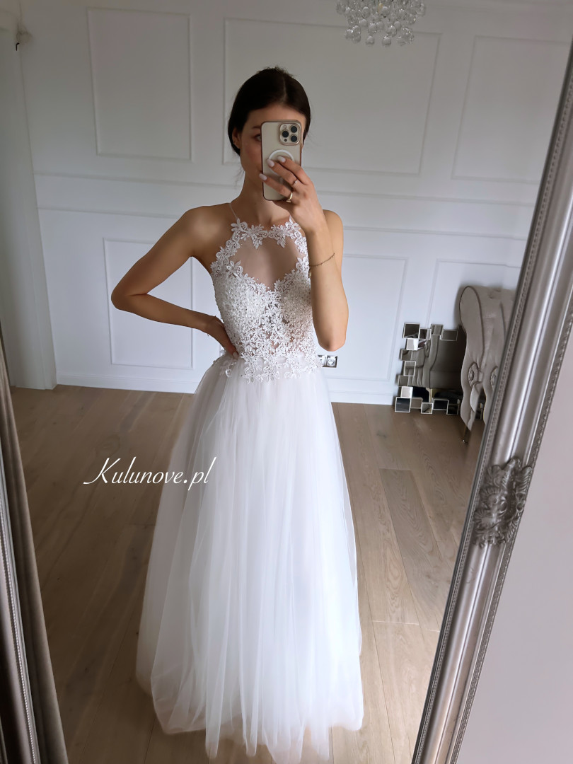 Berta - princess wedding dress with tulle skirt and lace corset - Kulunove image 1