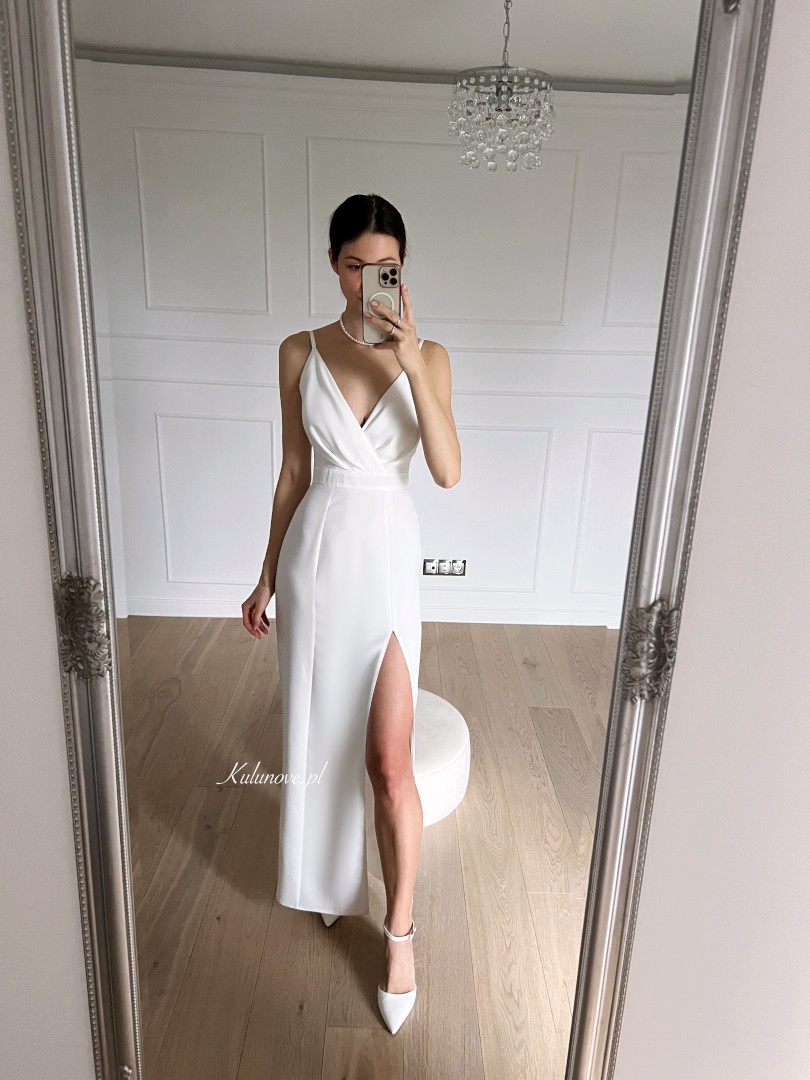 Andrea - elegant simple gown in ecru color - Kulunove image 1