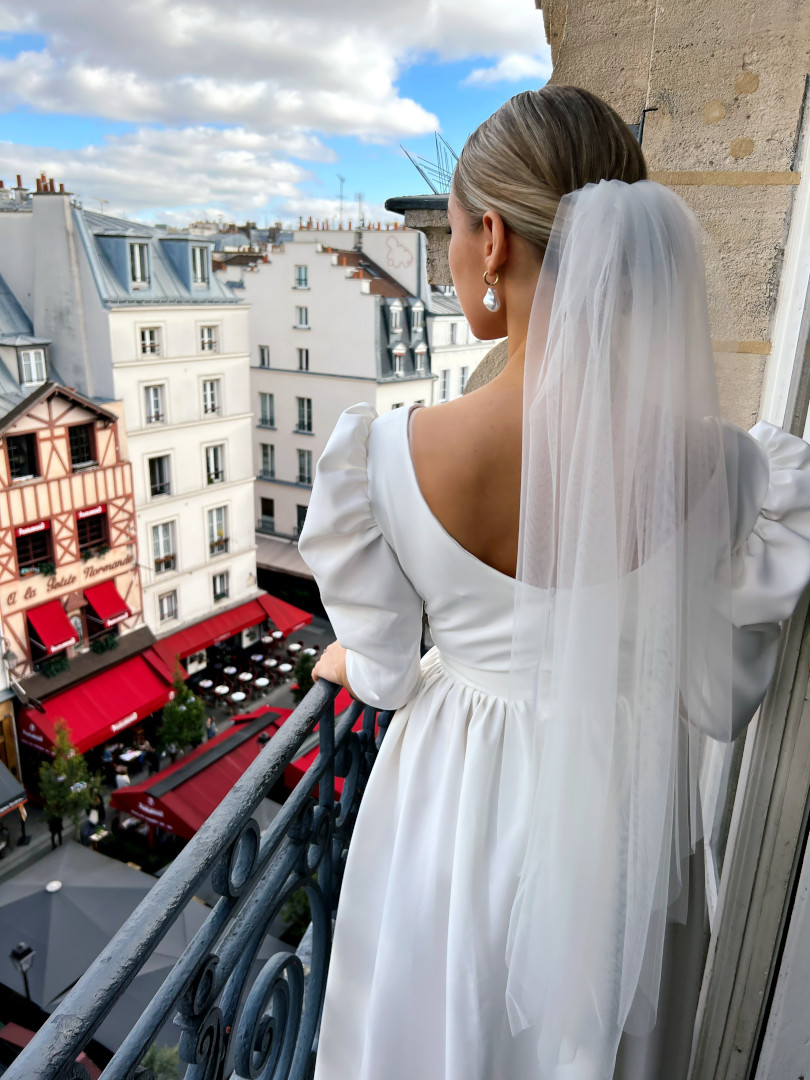 Smooth short wedding veil in cream, ecru color - Kulunove image 4